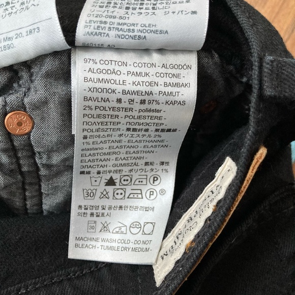 Levis black red-tab, button fly, five-pocket, 501 jeans, W28/L30 - Picture 9 of 9